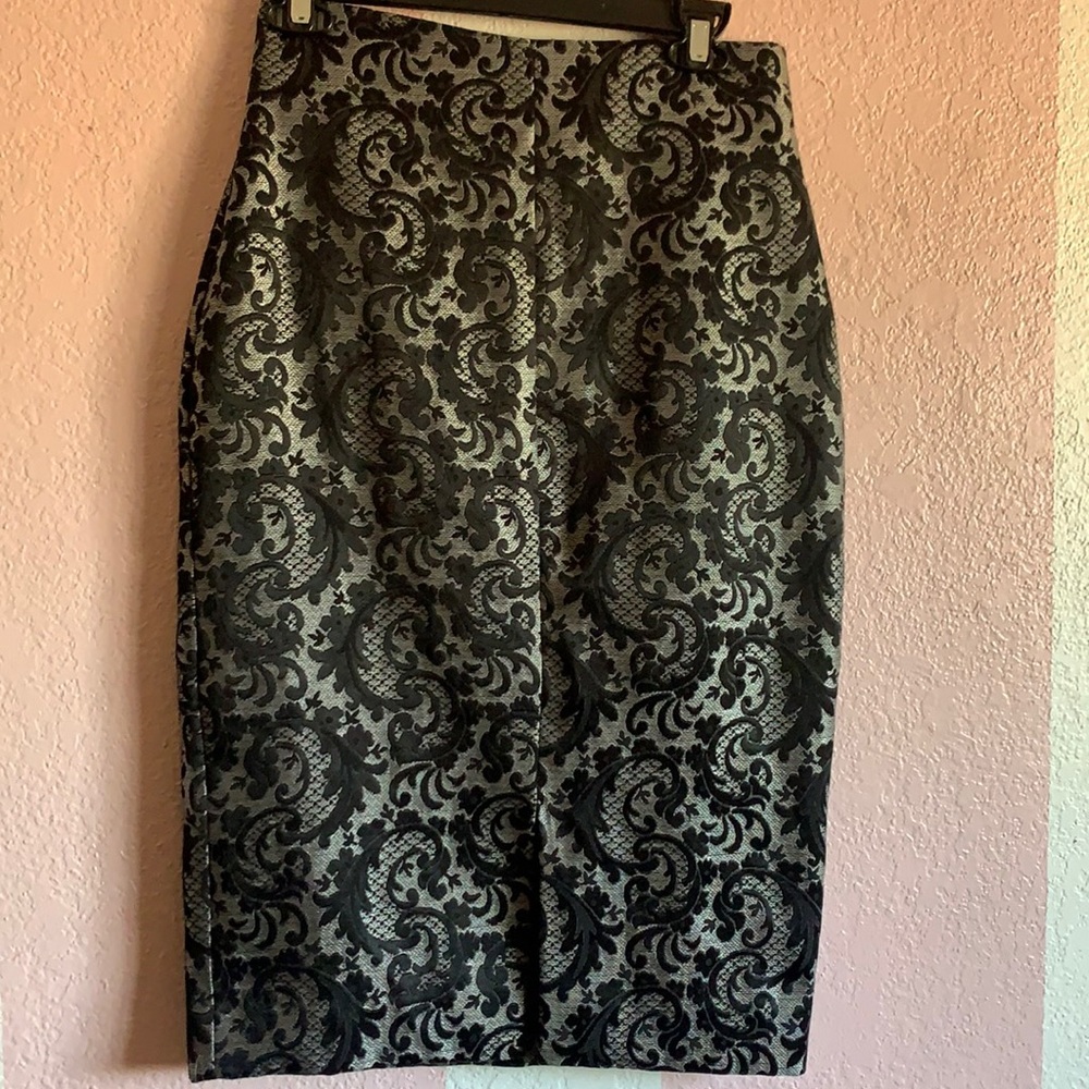✨ Worthington Pencil Skirt - Black & Silver ✨
